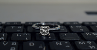 The Guide to Solitaire Rings and Relationship Milestones